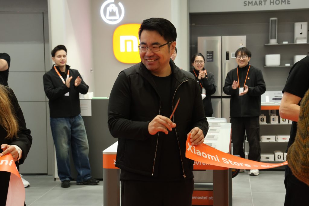 Obrázek: Druhá prodejna Xiaomi v Praze je tady. Slevy a kolo štěstí přilákaly davy zákazníků