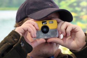 Obrázek: Zapomeňte na úpravy i prohlížení fotek: Fotoaparát Await vás vrátí zpět v čase