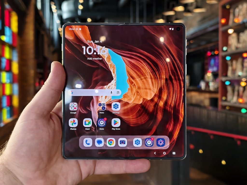 Obrázek: Konečně velká skládačka od Motoroly! A hned si troufá na konkurenci od Samsungu