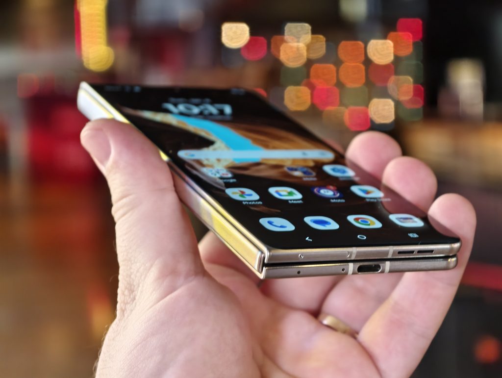 Obrázek: Konečně velká skládačka od Motoroly! A hned si troufá na konkurenci od Samsungu