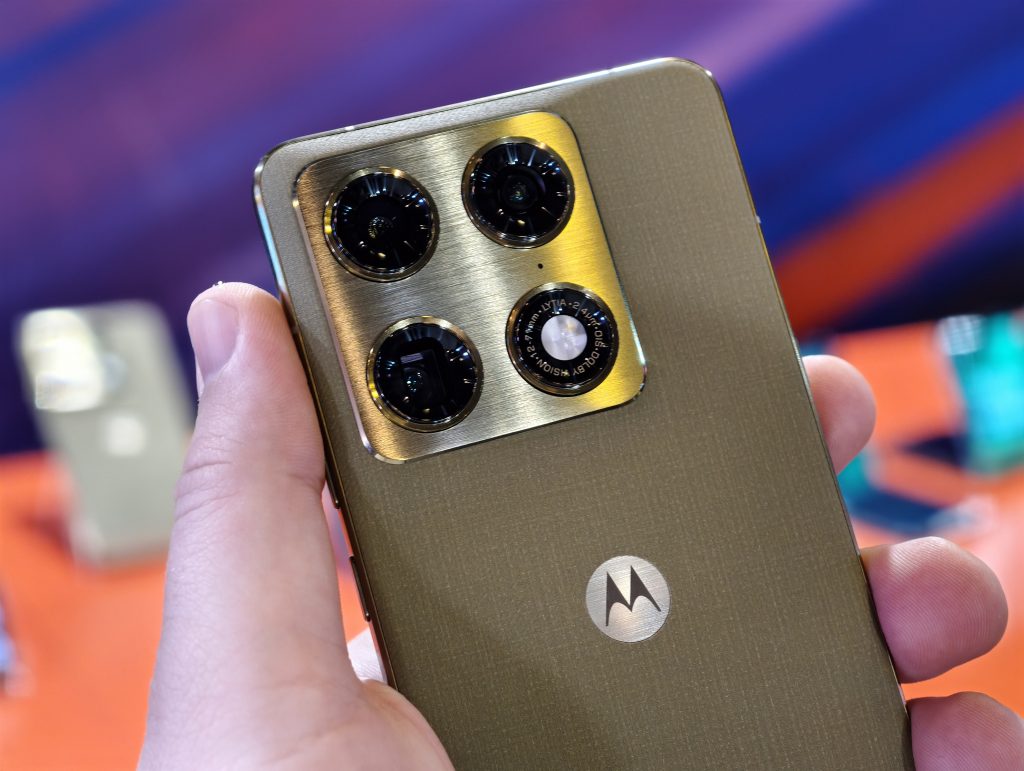 Obrázek: Konečně velká skládačka od Motoroly! A hned si troufá na konkurenci od Samsungu