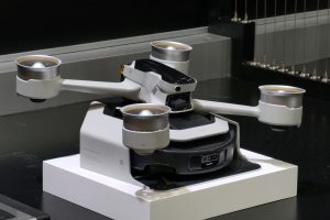 Obrázek: MOVA na CES 2026: Létající vysavače, chytré sekačky i robotický minibar