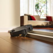Obrázek: Roborock přichází s řadou Saros 20. Sonický mop bude vytírat líp než rotující hadry