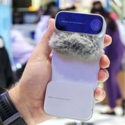 Obrázek: Vysílačka, profi foťák i obří baterie: Telefon tenčí než iPhone Air si můžete poskládat podle sebe