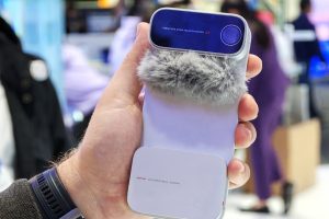 Obrázek: Vysílačka, profi foťák i obří baterie: Telefon tenčí než iPhone Air si můžete poskládat podle sebe