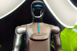 Obrázek: HONOR nám ukázal telefon s robotickým ramenem. Došlo i na humanoidního robota