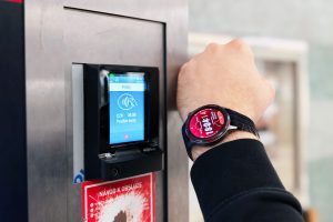 Obrázek: S hodinkami Huawei konečně zaplatíte i v Česku. Vyzkoušeli jsme to za vás