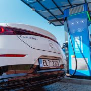 Obrázek: Češi nakupují elektromobily ve velkém, drahá ropa jim k tomu pomáhá. PRE hlásí největší zájem o dobíjení v historii Obrázek: Češi nakupují elektromobily ve velkém, drahá ropa jim k tomu pomáhá. PRE hlásí největší zájem o dobíjení v historii